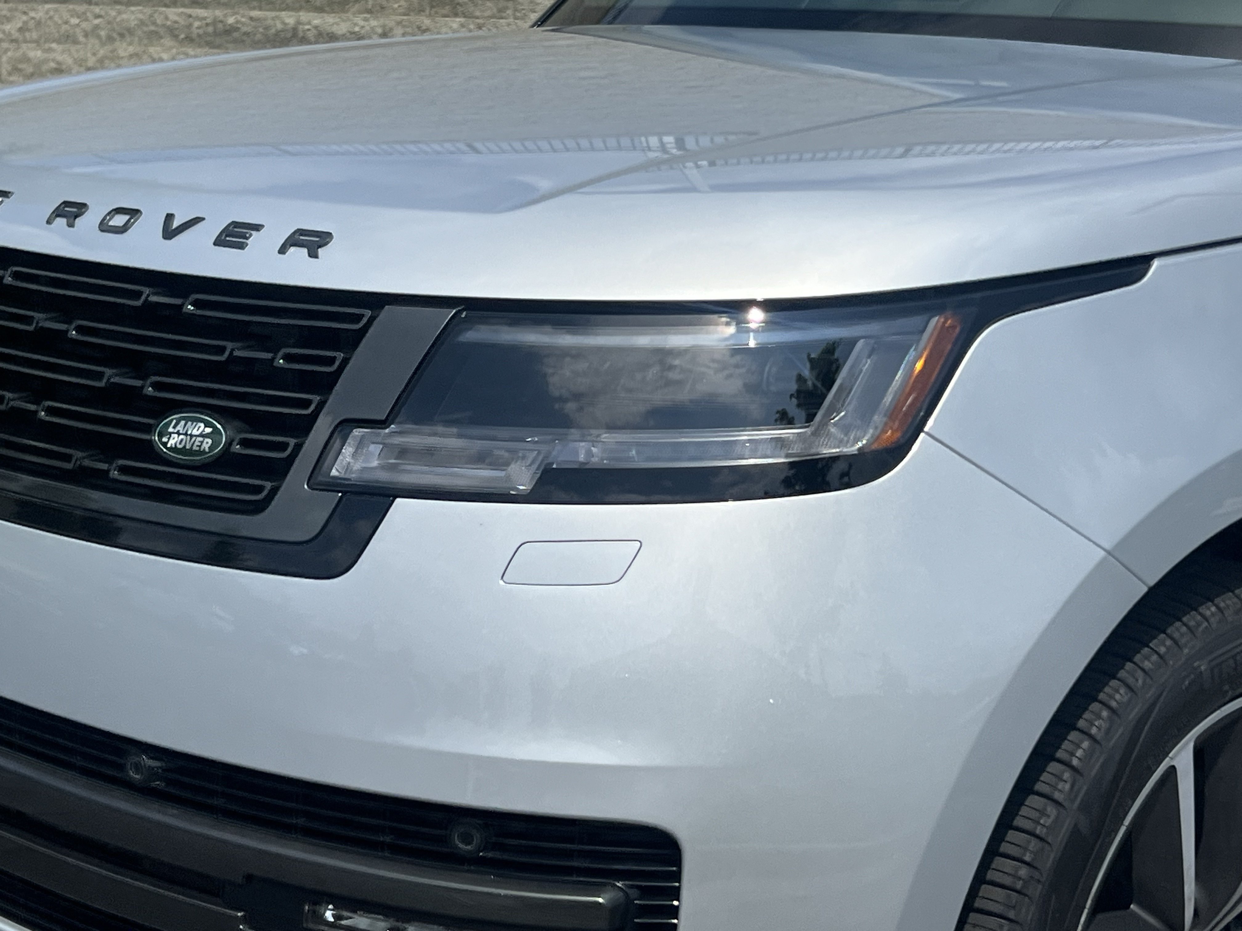 Certified 2025 Land Rover Range Rover SE AWD/4WD image 12