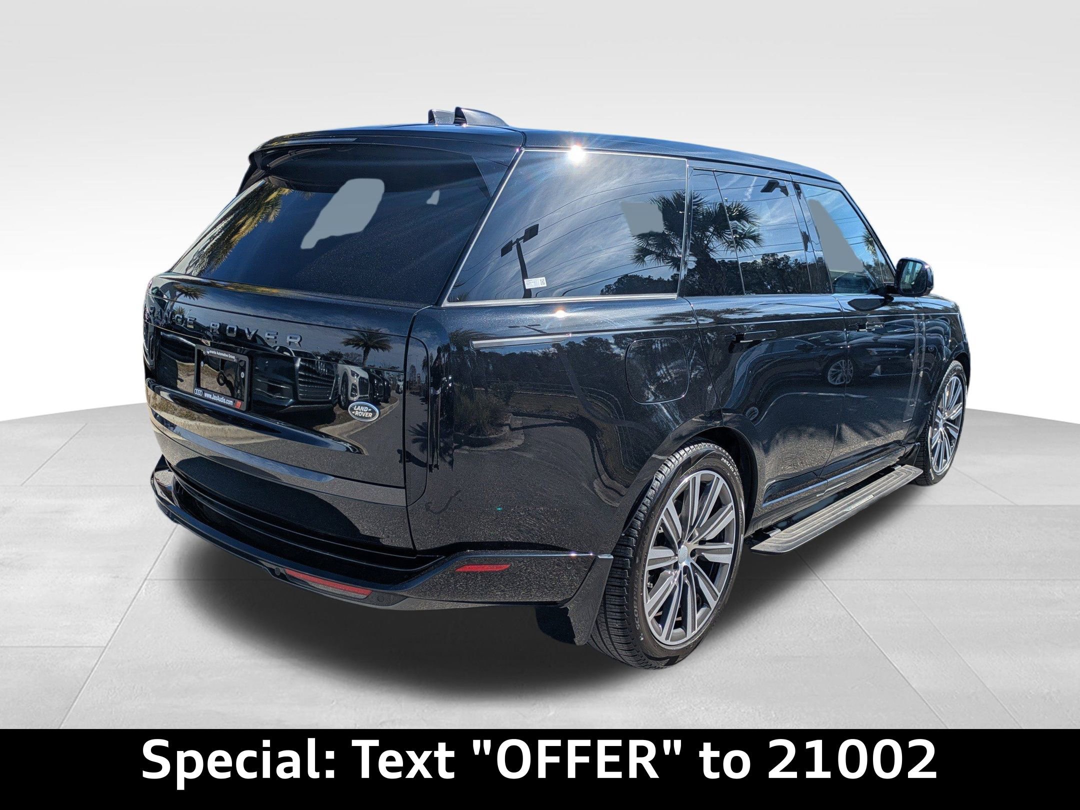 Used 2023 Land Rover Range Rover SE image 2