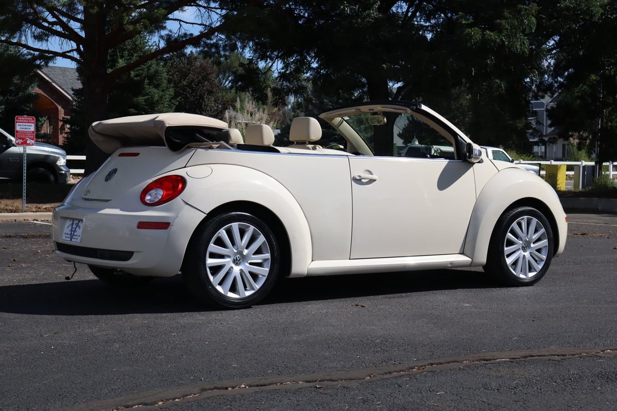 Used 2008 Volkswagen Beetle SE FWD image 5