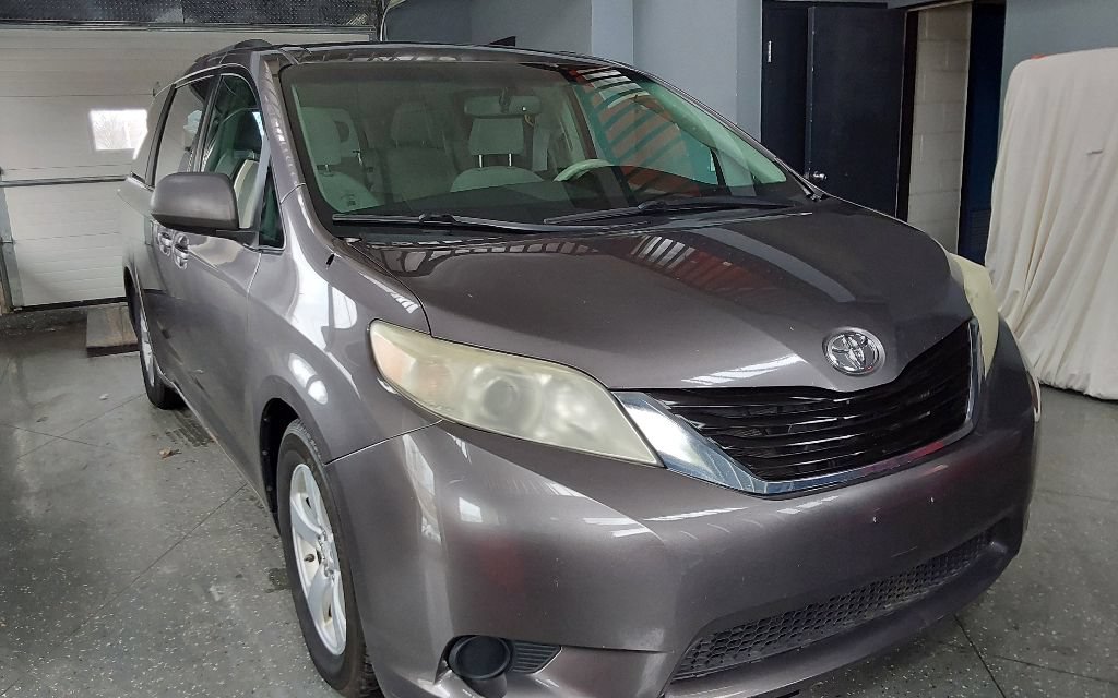 Used 2011 Toyota Sienna LE FWD image 7