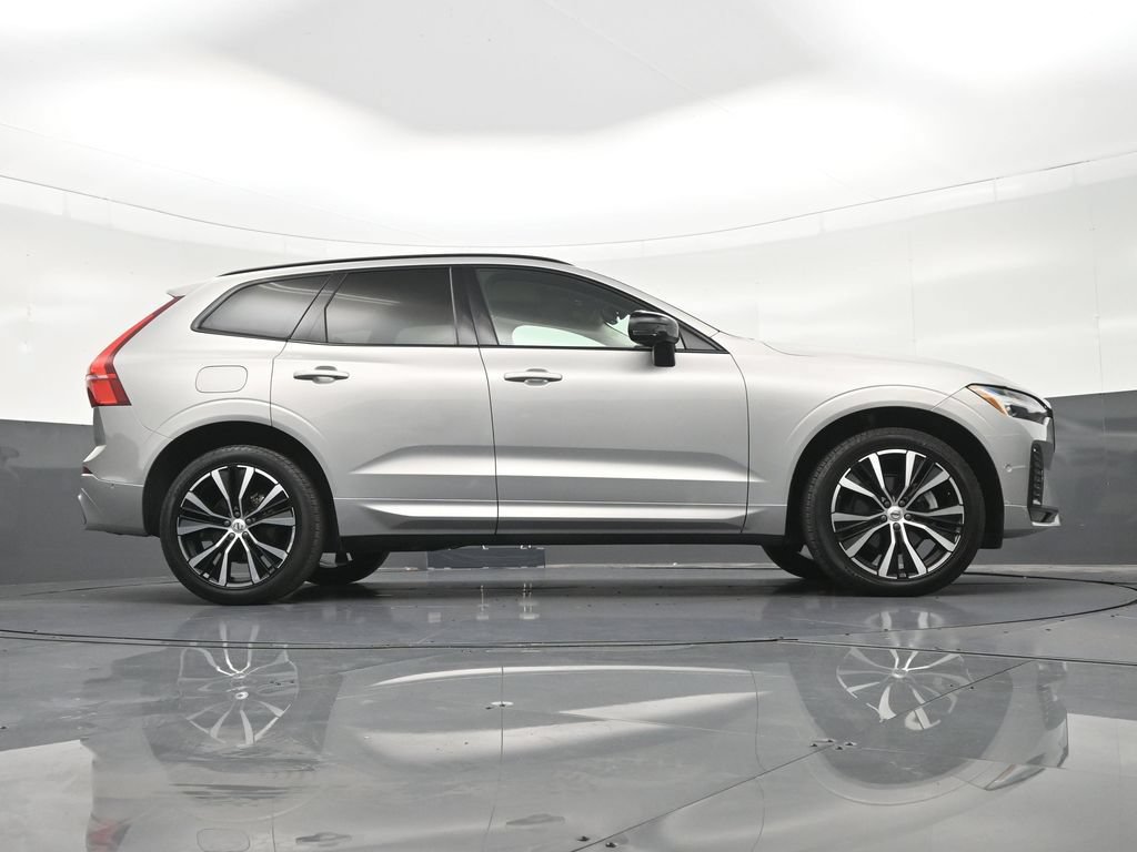 Certified 2024 Volvo XC60 B5 Plus AWD/4WD image 28