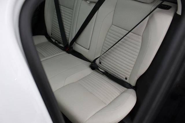 Used 2023 Land Rover Discovery Sport SE image 32