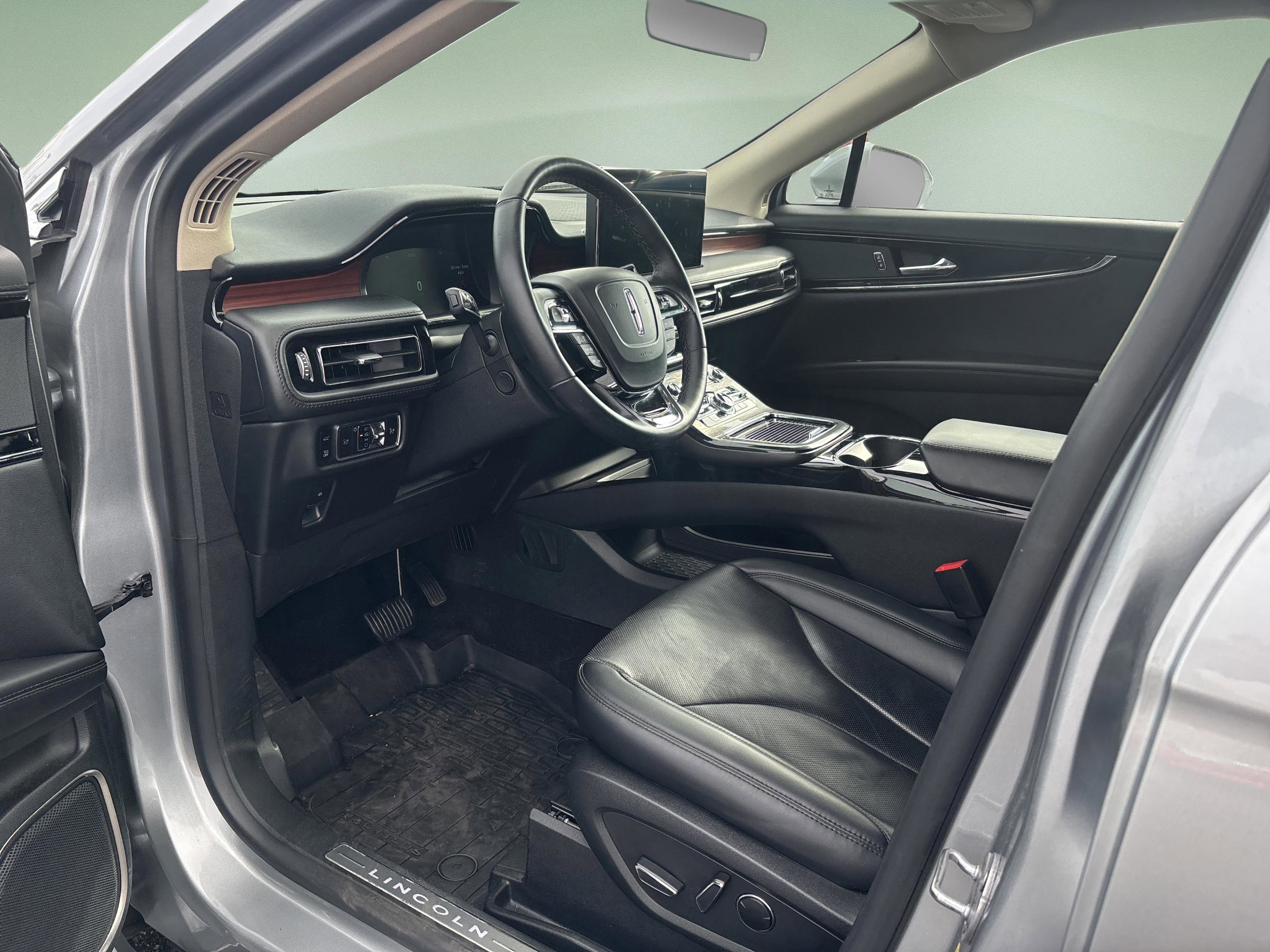 Used 2023 Lincoln Nautilus Reserve image 23