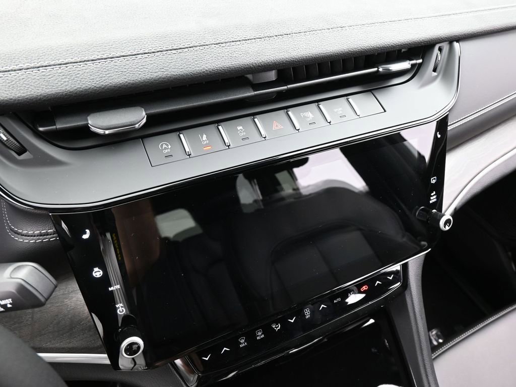New 2026 Jeep Grand Cherokee Limited w/ Limited Altitude Package RWD image 22