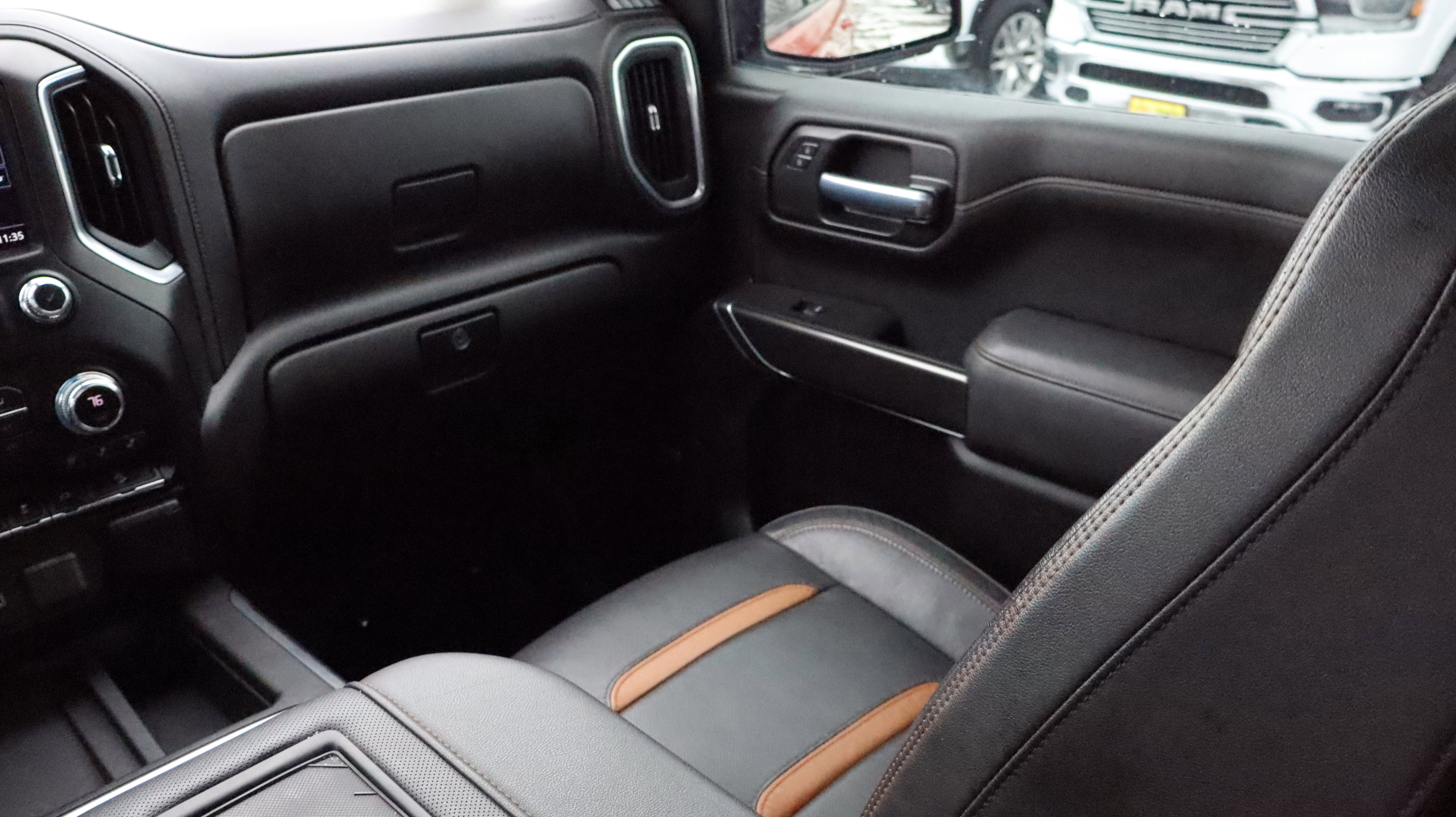 Certified 2021 GMC Sierra 1500 AT4 w/ AT4 Value Package image 12