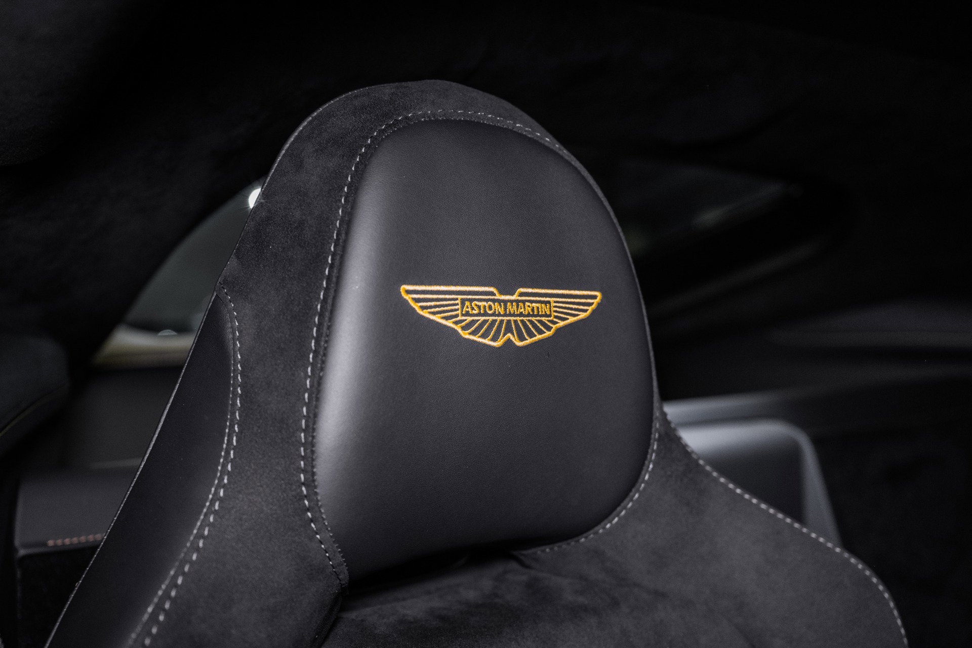 Used 2025 Aston Martin V8 Vantage Coupe image 6