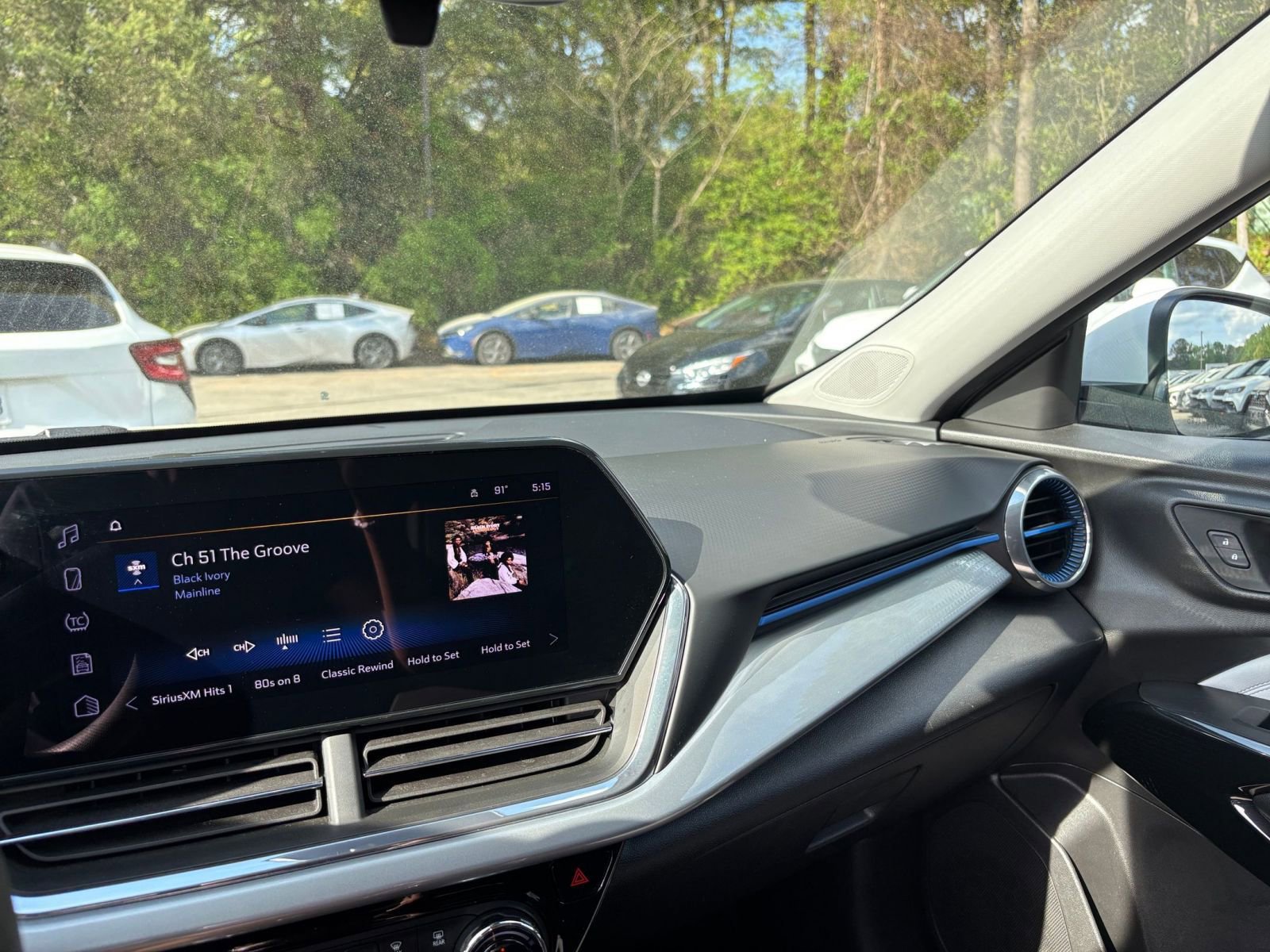 Used 2025 Chevrolet Trax LT image 36