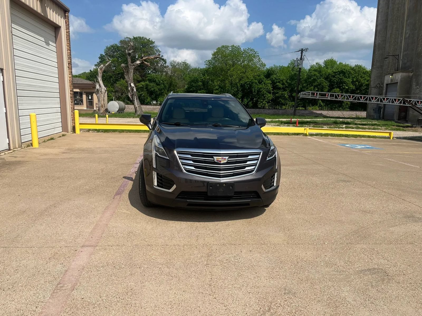 Used 2017 Cadillac XT5 Luxury w/ Driver Awareness Package FWD image 4
