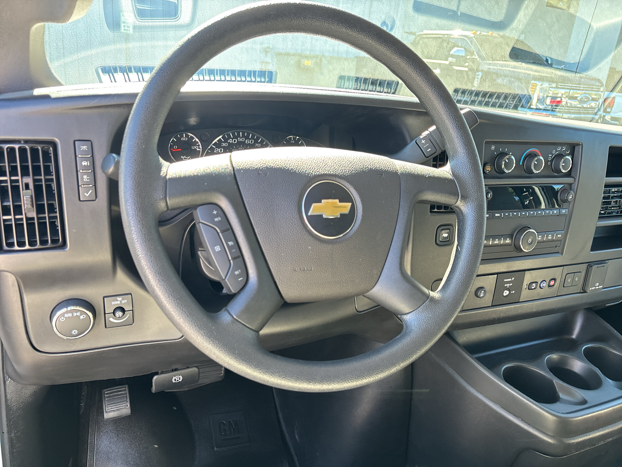 Used 2025 Chevrolet Express 3500 LT w/ LT Preferred Equipment Group RWD image 3