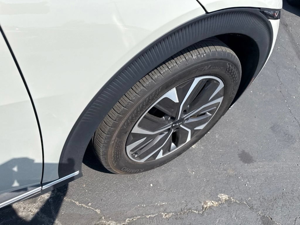 Used 2024 Kia EV6 Light AWD/4WD image 30