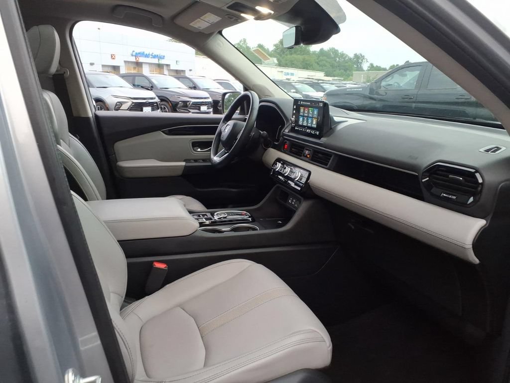 Used 2024 Honda Pilot Touring image 23