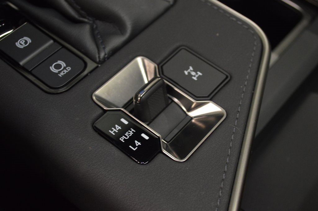 Used 2024 Lexus GX 550 w/ Accessory Package (Z1) image 31