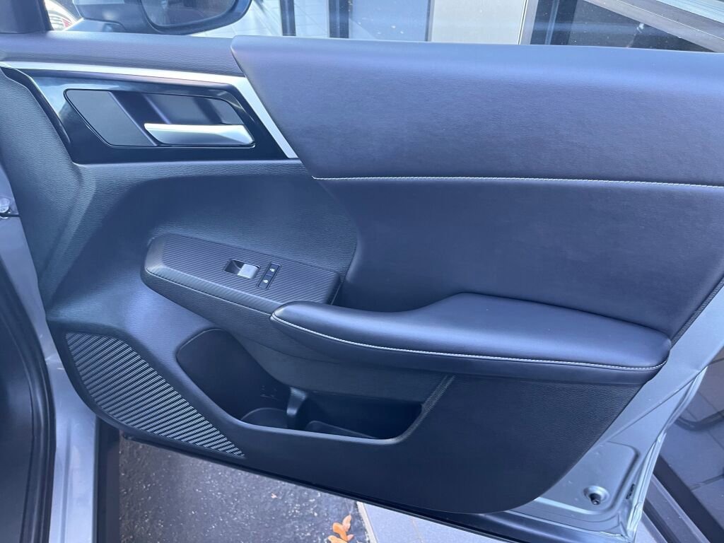 Used 2024 Mitsubishi Outlander SE image 29