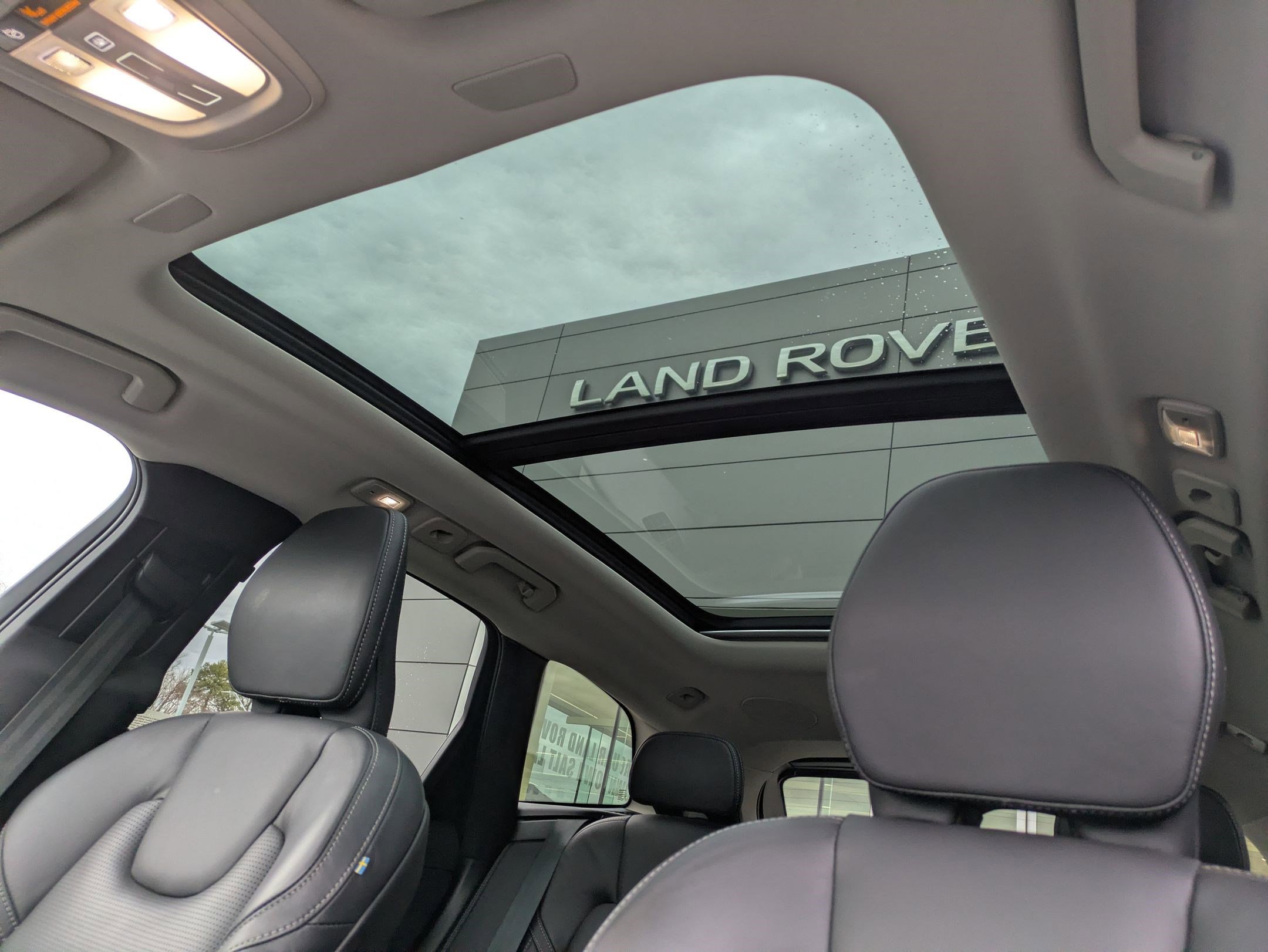 Certified 2023 Volvo XC60 B6 Ultimate w/ Protection Package Premier image 25