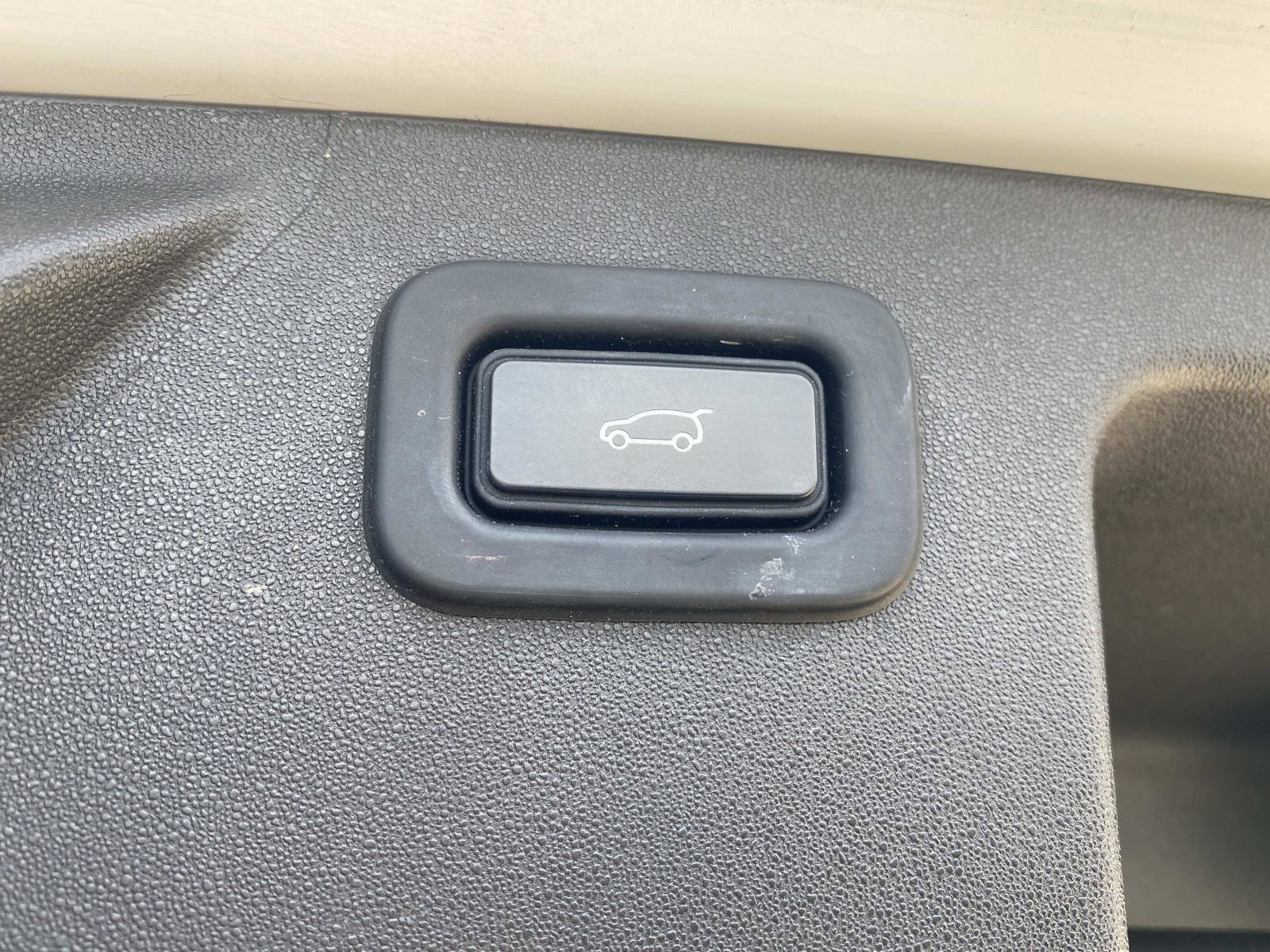 Used 2022 Land Rover Discovery Sport SE image 9