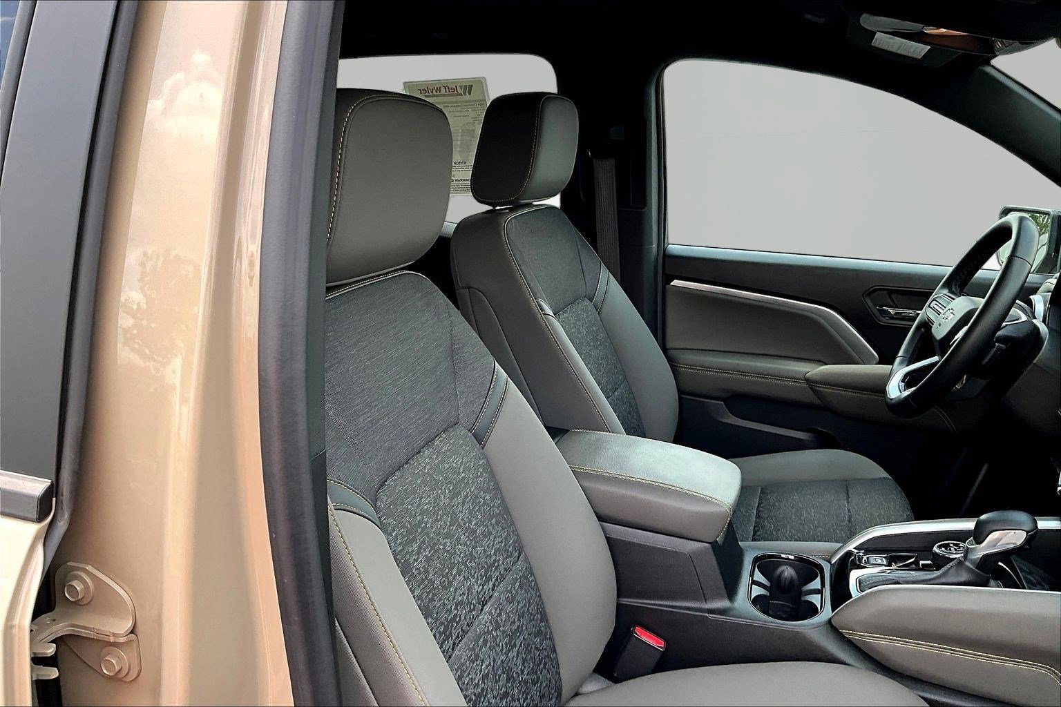 Used 2024 Chevrolet Colorado ZR2 w/ Technology Package image 30