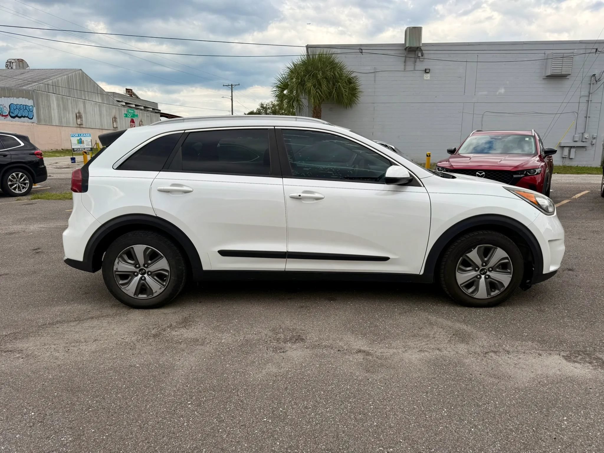 Used 2019 Kia Niro LX FWD image 6