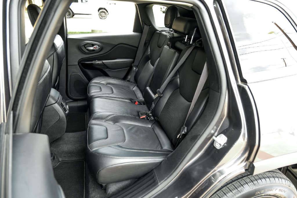 Used 2023 Jeep Cherokee Altitude Lux AWD/4WD image 52