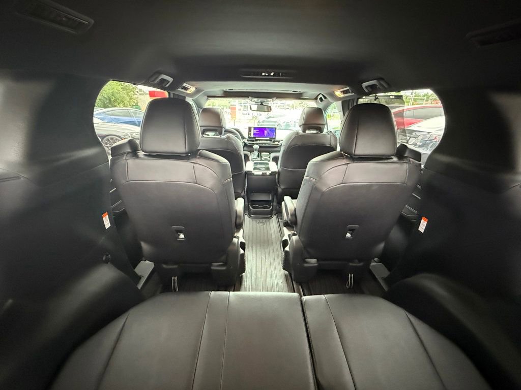 Used 2025 Toyota Sienna XSE image 25