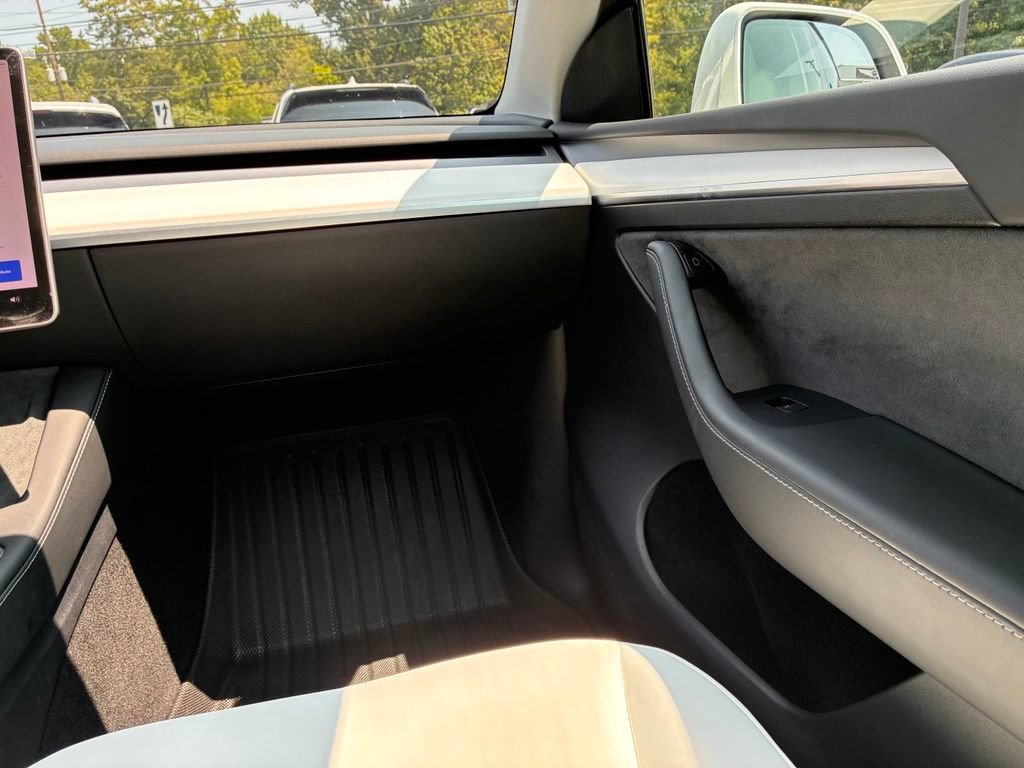 Used 2024 Tesla Model Y Long Range AWD/4WD image 40