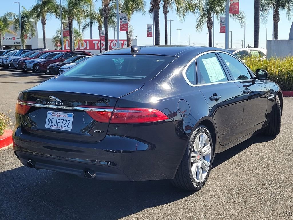 Used 2019 Jaguar XF Prestige image 4