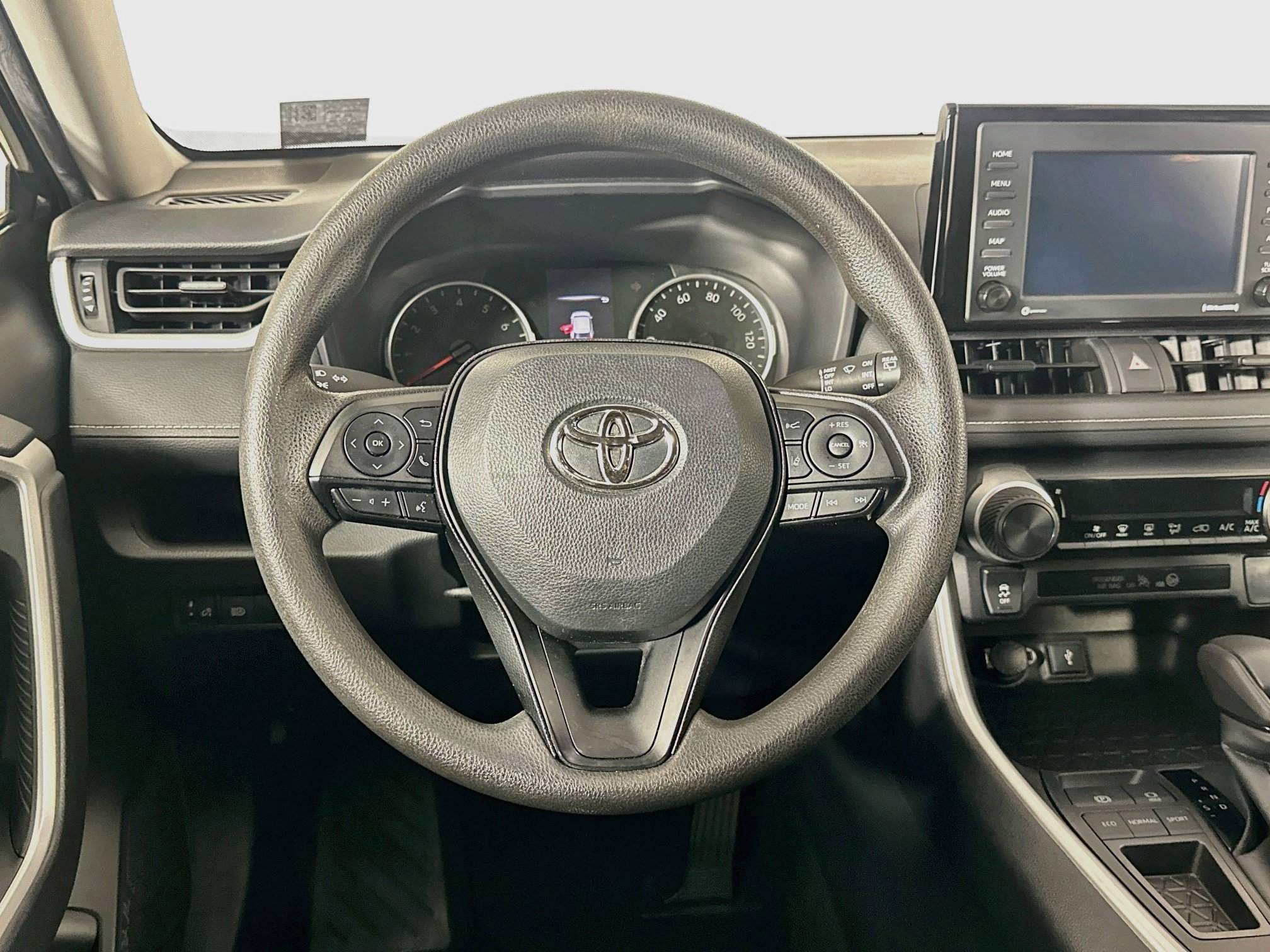 Used 2022 Toyota RAV4 LE FWD image 17