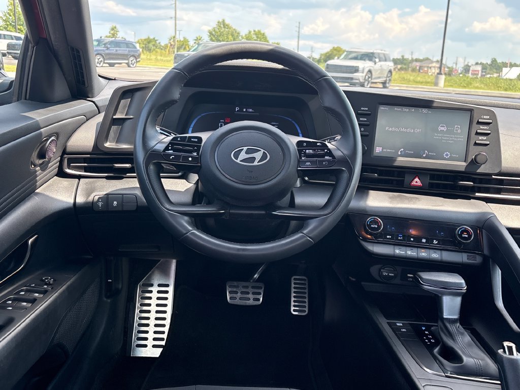 Used 2025 Hyundai Elantra Sport FWD image 25