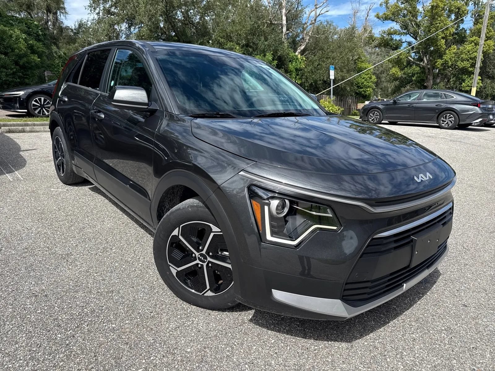 Used 2025 Kia Niro LX FWD image 5