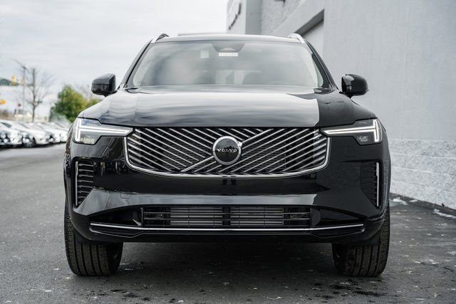 Certified 2025 Volvo XC90 T8 Core w/ Climate Package image 2