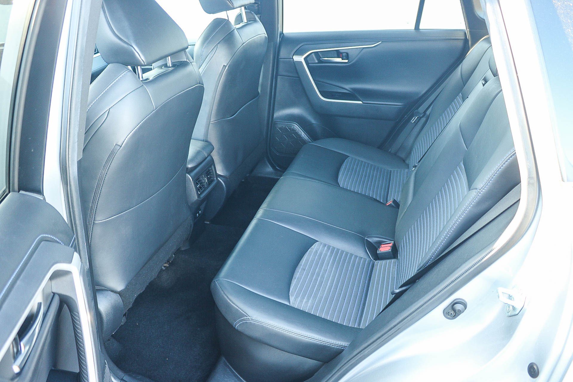 Certified 2021 Toyota RAV4 XSE w/ XSE Grade Weather Package AWD/4WD image 19