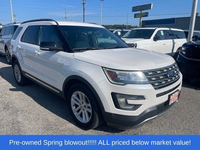 Used 2017 Ford Explorer XLT w/ Equipment Group 202A FWD image 2