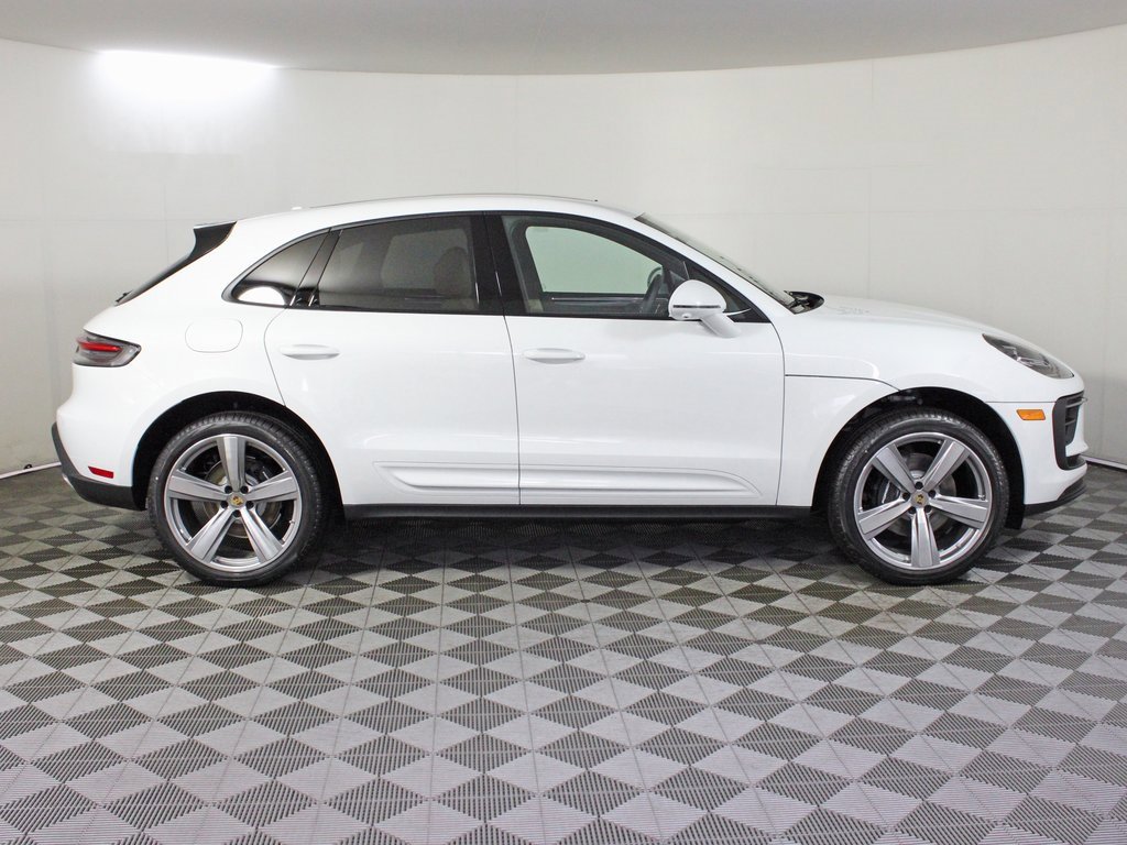 Certified 2025 Porsche Macan image 8