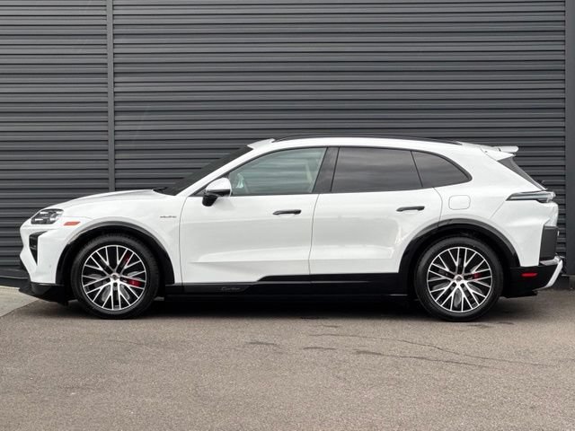 New 2026 Porsche Cayenne Turbo AWD/4WD image 2