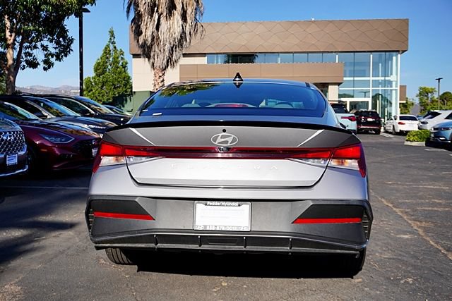 Used 2025 Hyundai Elantra Sport FWD image 9