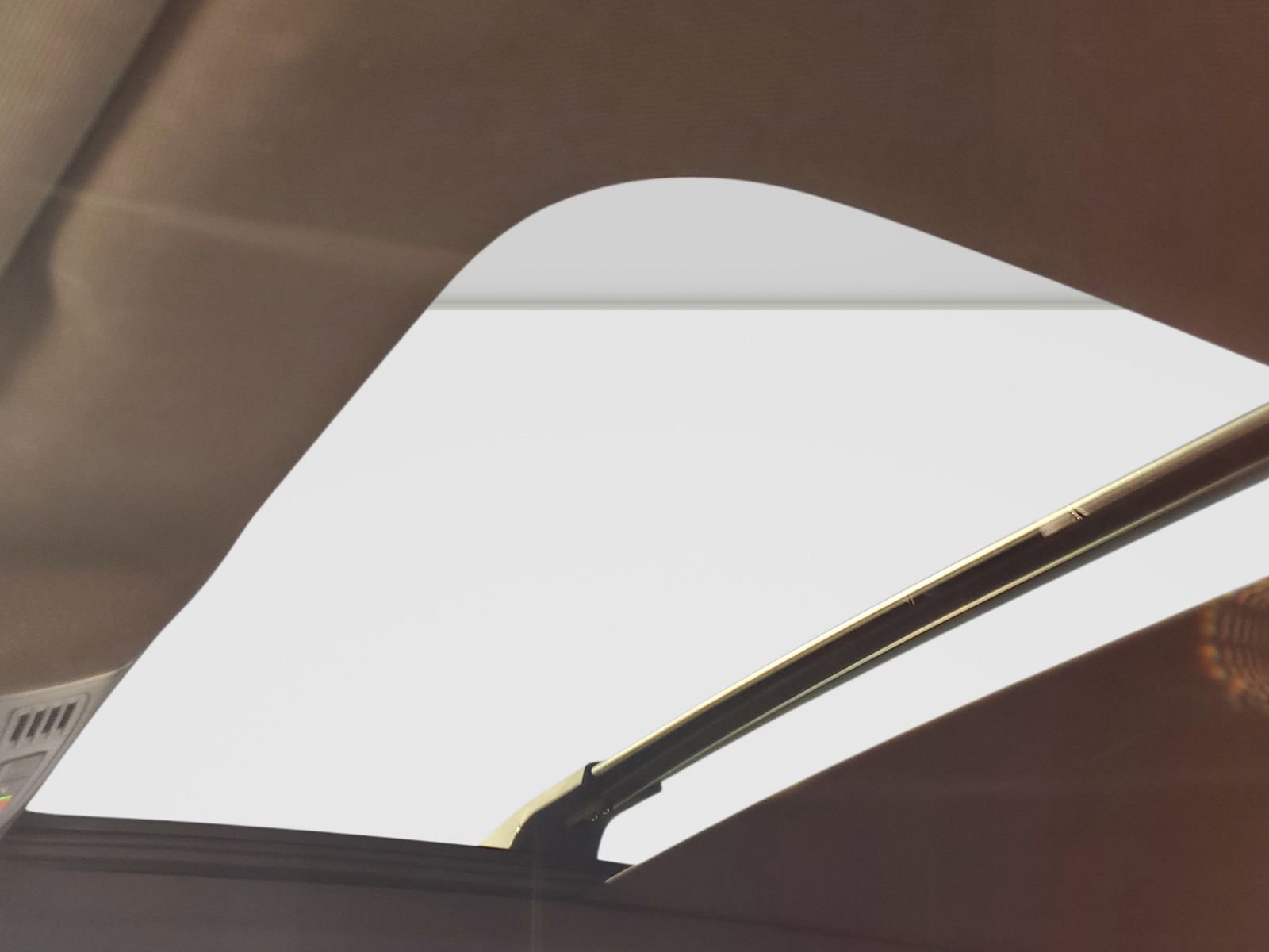 Used 2021 Volkswagen Tiguan SE R-Line image 32