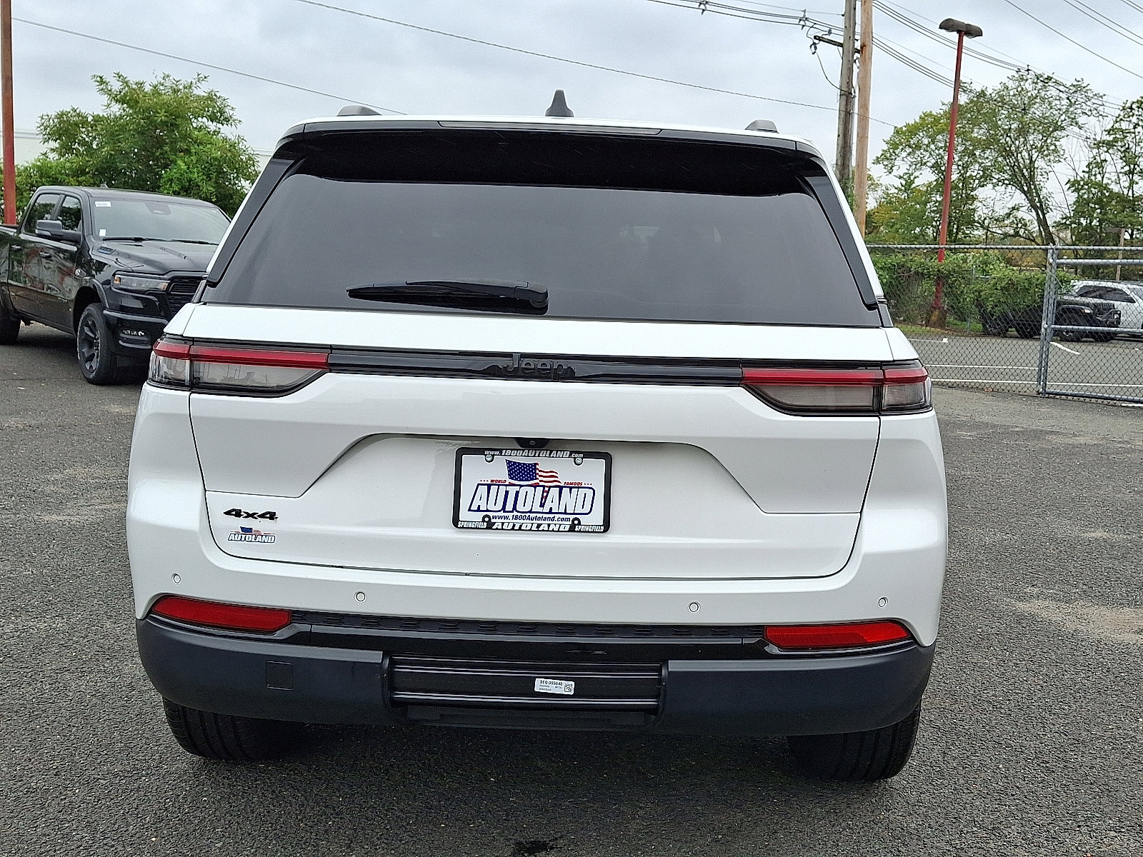 Used 2023 Jeep Grand Cherokee Altitude image 6