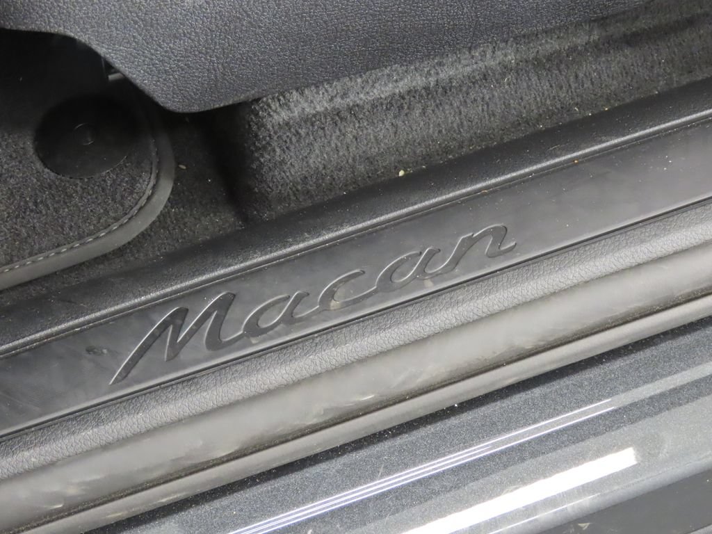 Certified 2026 Porsche Macan AWD/4WD image 42