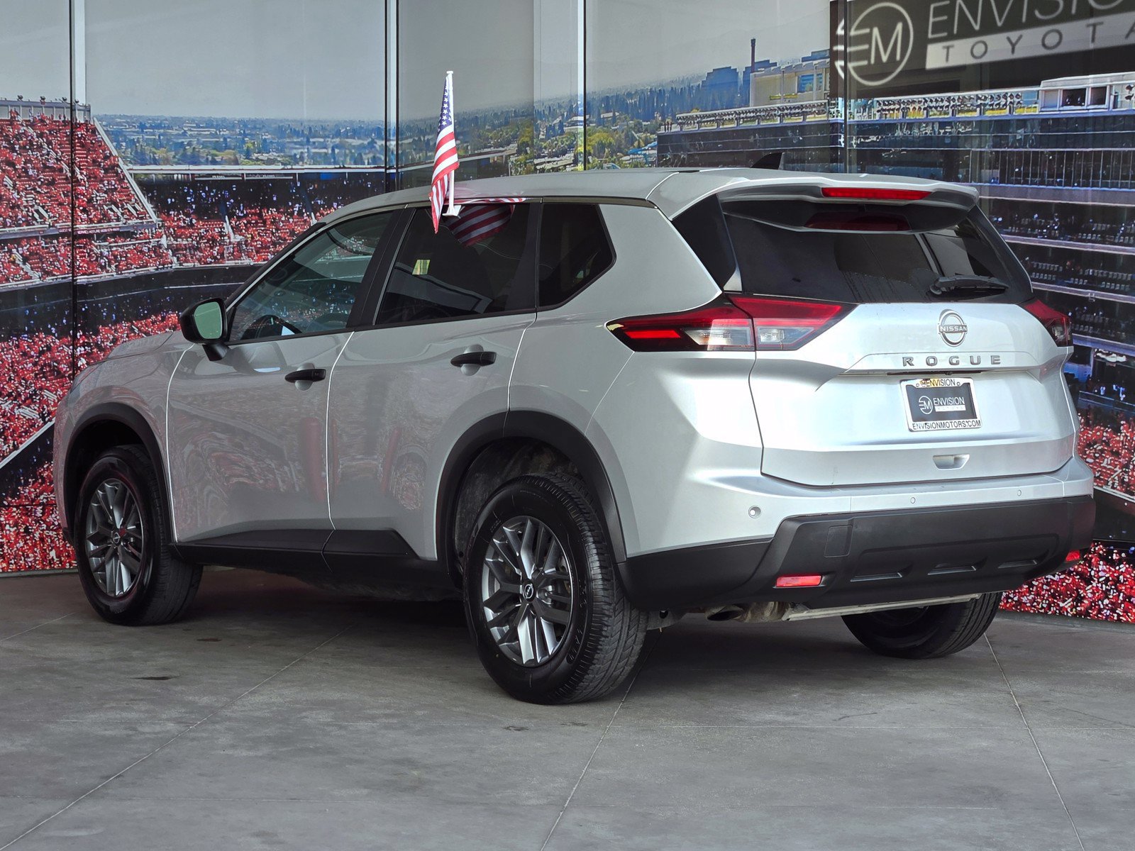 Used 2024 Nissan Rogue S FWD image 6