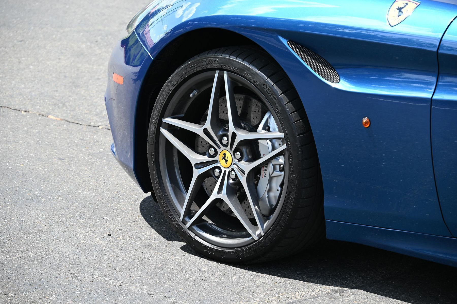 Used 2015 Ferrari California T RWD image 23