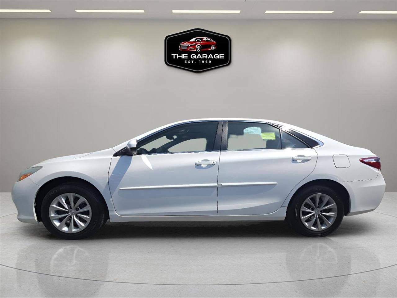 Used 2016 Toyota Camry LE FWD image 3