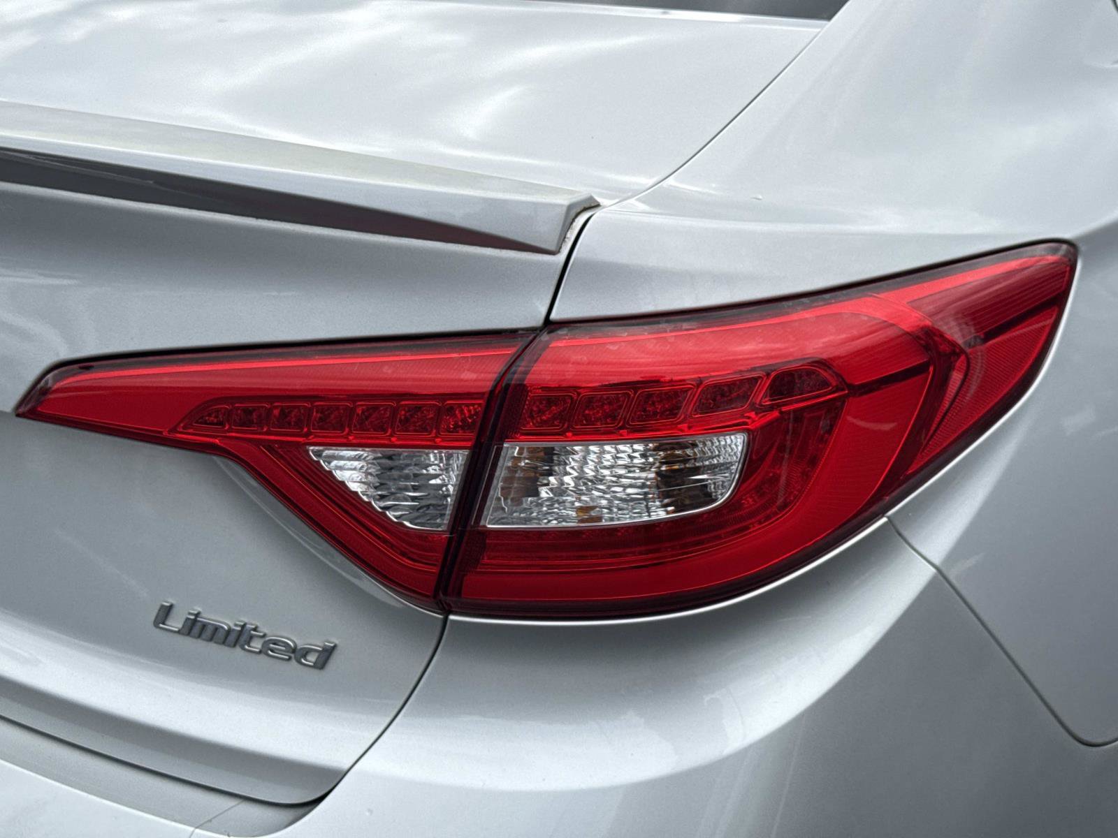 Used 2015 Hyundai Sonata Limited w/ Option Group 05 FWD image 23