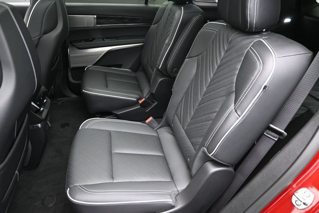 Used 2026 Cadillac Vistiq Platinum w/ LPO, Floor Liner Package AWD/4WD image 23