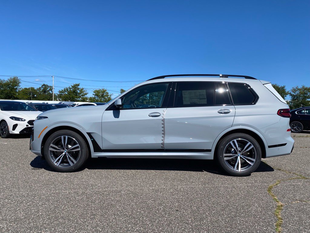 New 2027 BMW X7 xDrive40i w/ M Sport Package AWD/4WD image 4