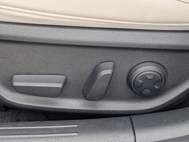 Used 2022 Genesis G70 2.0T image 25