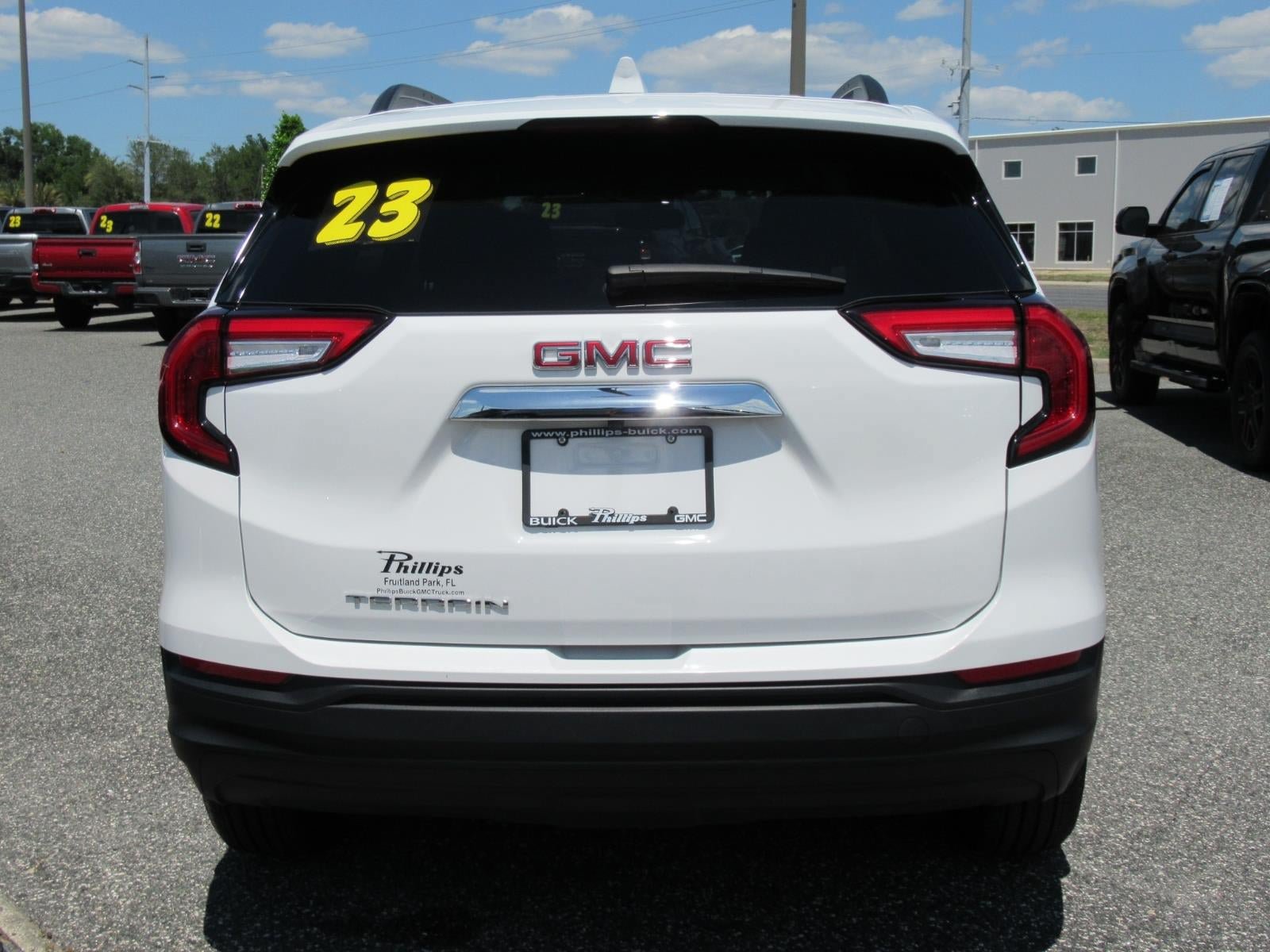 Used 2023 GMC Terrain SLE w/ Driver Convenience Package FWD image 6