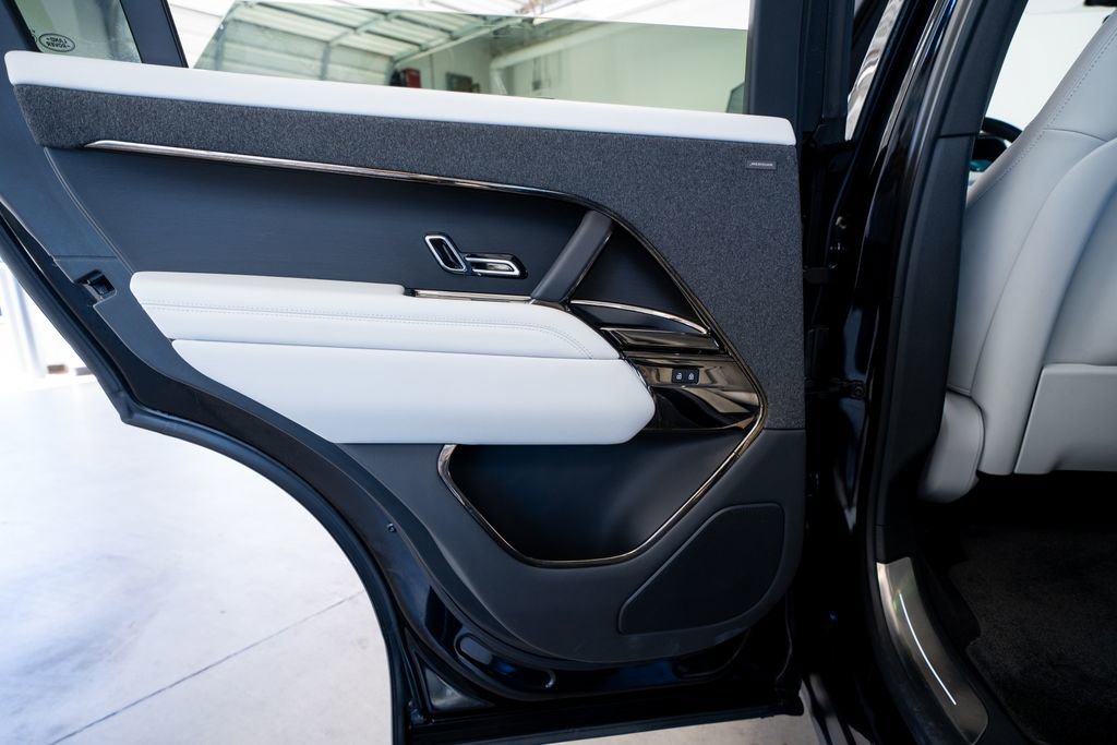 Used 2023 Land Rover Range Rover Sport SE image 47