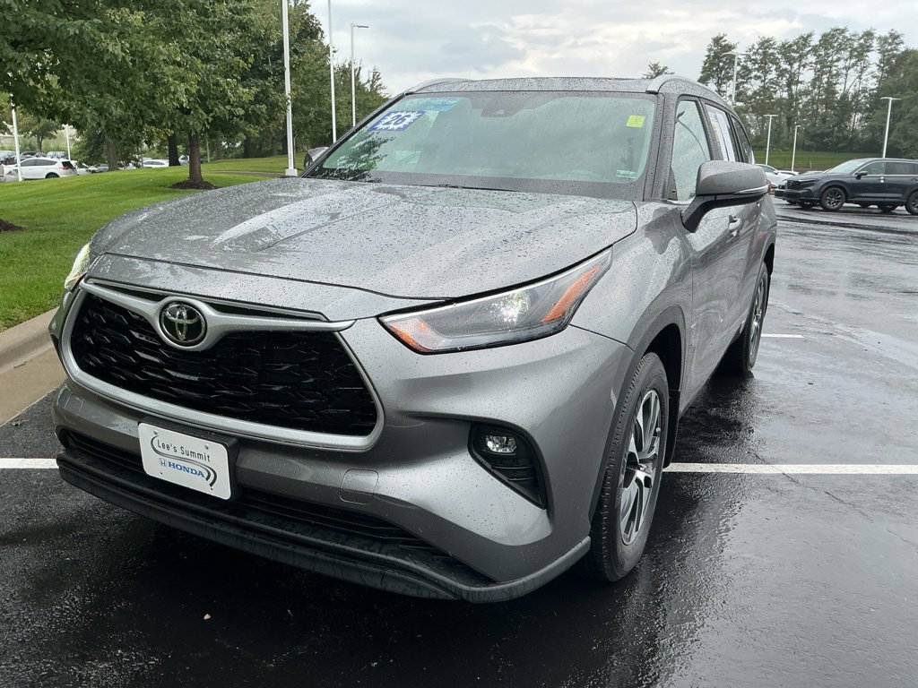 Used 2026 Toyota Highlander XLE AWD/4WD image 4