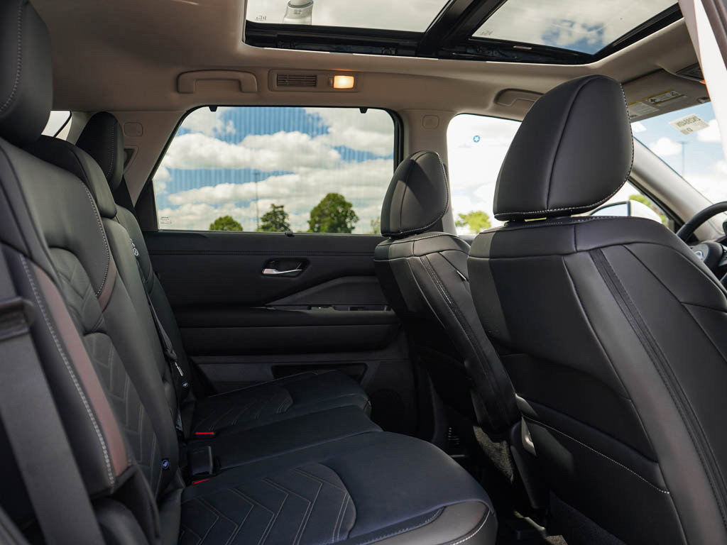 New 2025 Nissan Pathfinder Platinum image 13