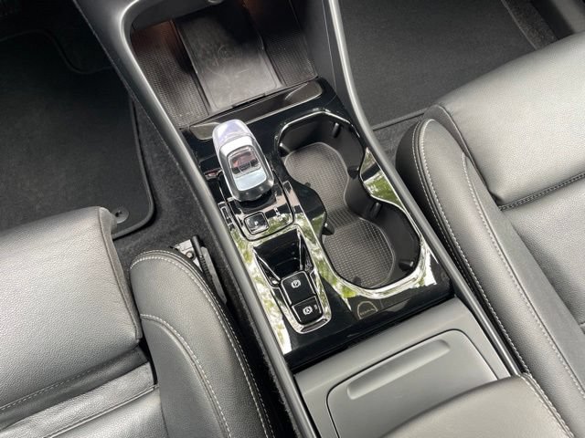 Certified 2025 Volvo XC40 B5 Plus AWD/4WD image 23