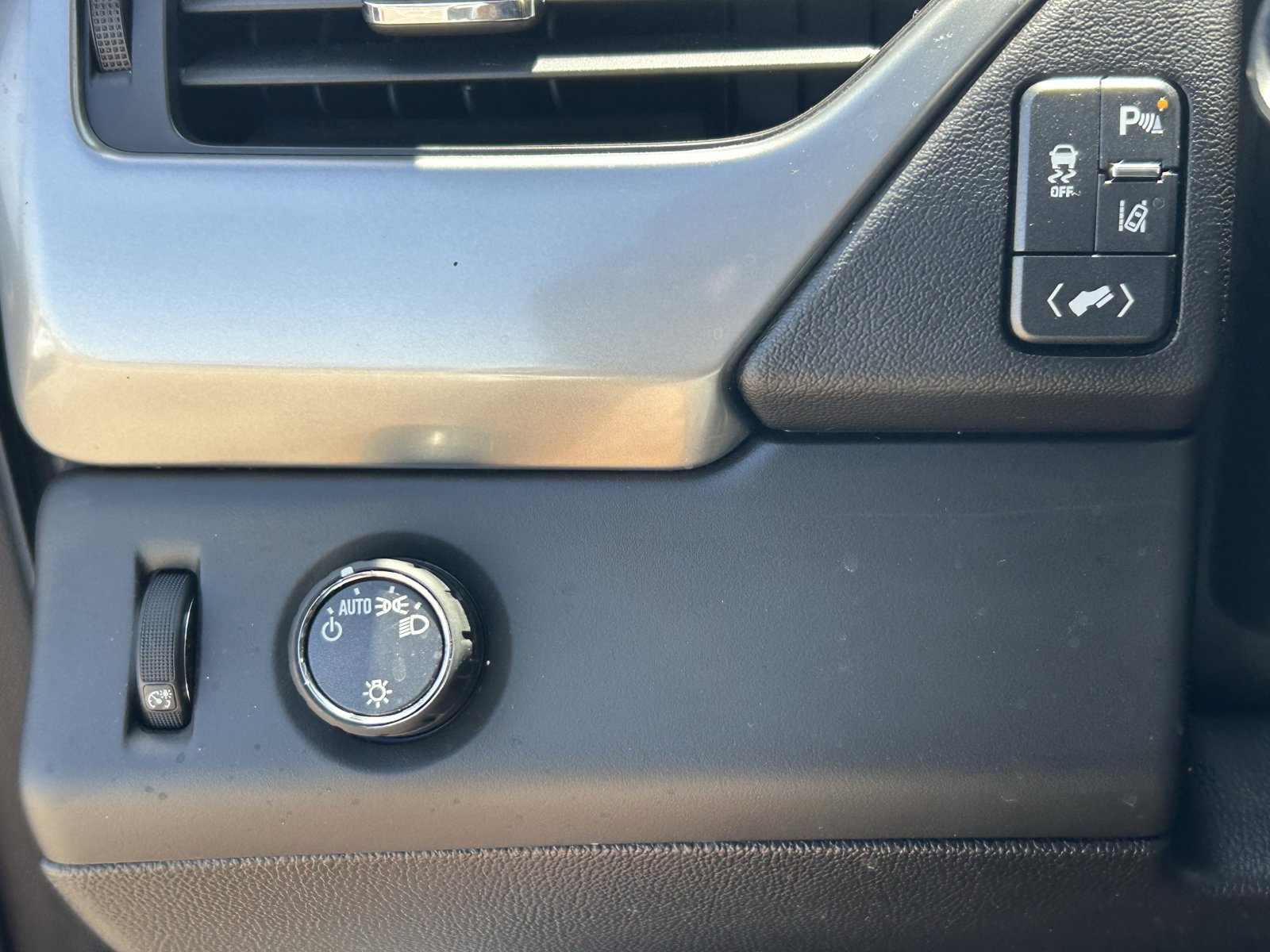 Used 2015 Chevrolet Tahoe LT RWD image 15